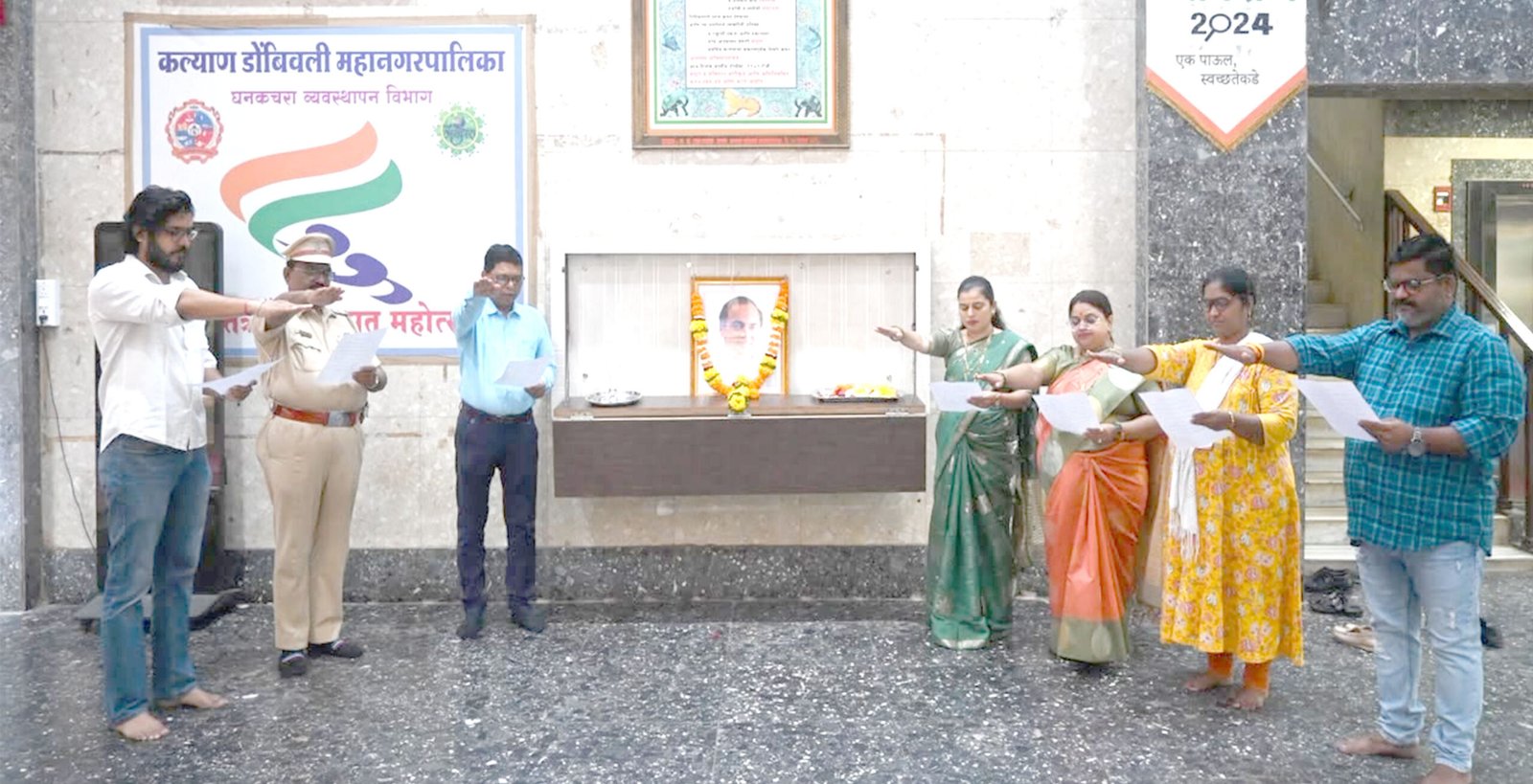 महापालिकेतर्फे सद्भावना दिनी शपथ; राजीव गांधींना पुष्पहार अर्पण करून अभिवादन