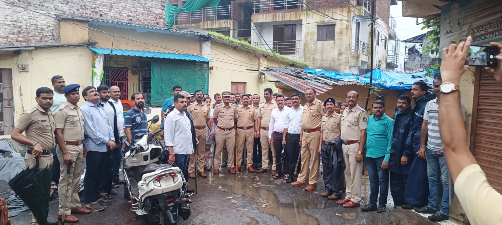इराणी वस्तीत पोलिसांचे कॉम्बिंग ऑपरेशन; ८ लाखांचा एम.डी. जप्त