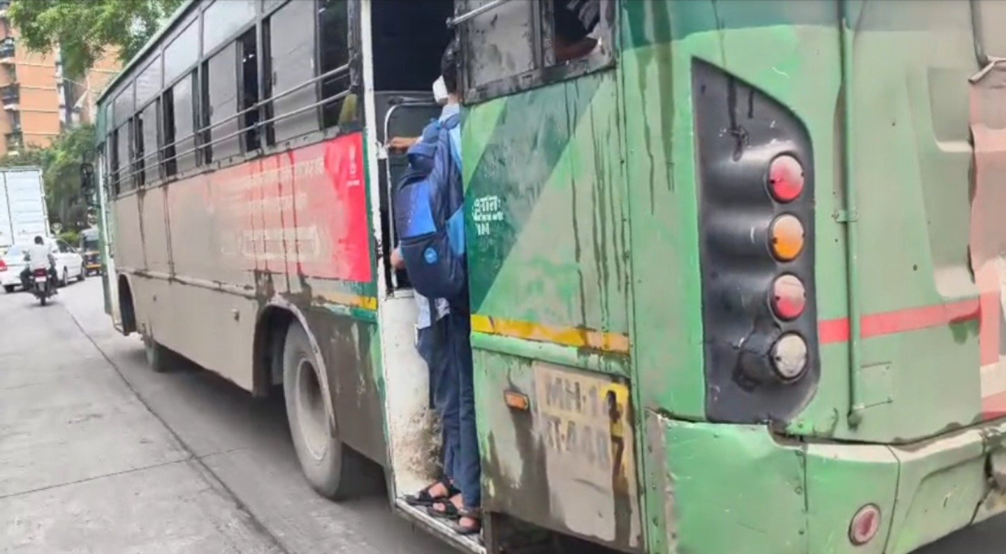 कल्याण-पडघा मार्गावर विद्यार्थ्यांचा जीवघेणा एसटी प्रवास