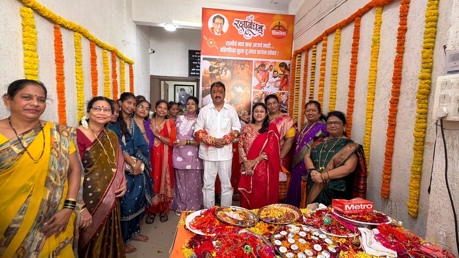महिलांच्या स्नेहाचा वर्षाव; आमदार राजेश मोरे यांना राखी बांधण्यासाठी उसळली गर्दी