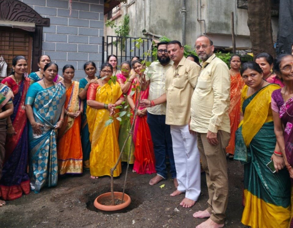 नरेंद्र पवार यांच्या वाढदिवसानिमित्त पारनाका येथे वृक्षारोपण; शेकडो सेवेकऱ्यांची उपस्थिती