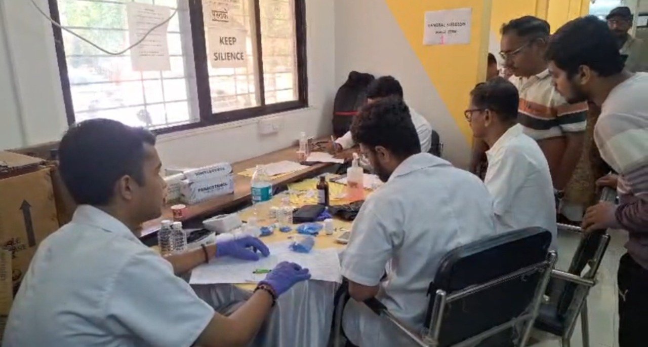 ओमनाथ नाटेकर यांच्या वाढदिवसानिमित्त महाआरोग्य शिबिर; नागरिकांचा उत्स्फूर्त प्रतिसाद