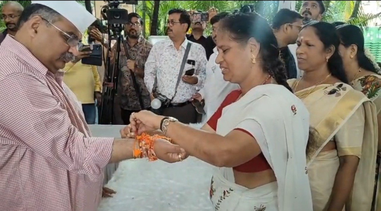 ‘जीवाभावाचा रविदादा’ म्हणत भगिनींचा स्नेह; रविंद्र चव्हाणांसोबत रक्षाबंधनाचा जल्लोष