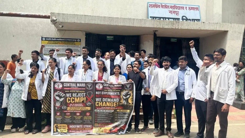 राज्यातील आरोग्यसेवा ठप्प होण्याच्या उंबरठ्यावर; डॉक्टरांकडून आकस्मिक सेवाही बंद करण्याचा इशारा