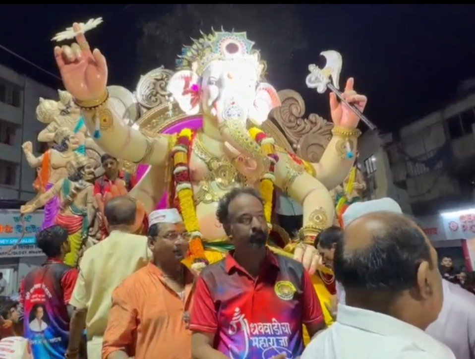 डोंबिवलीच्या मानाच्या ‘जाधववाडीच्या महाराजा’चे जल्लोषात आगमन; गणेशभक्तांचा उत्स्फूर्त प्रतिसाद