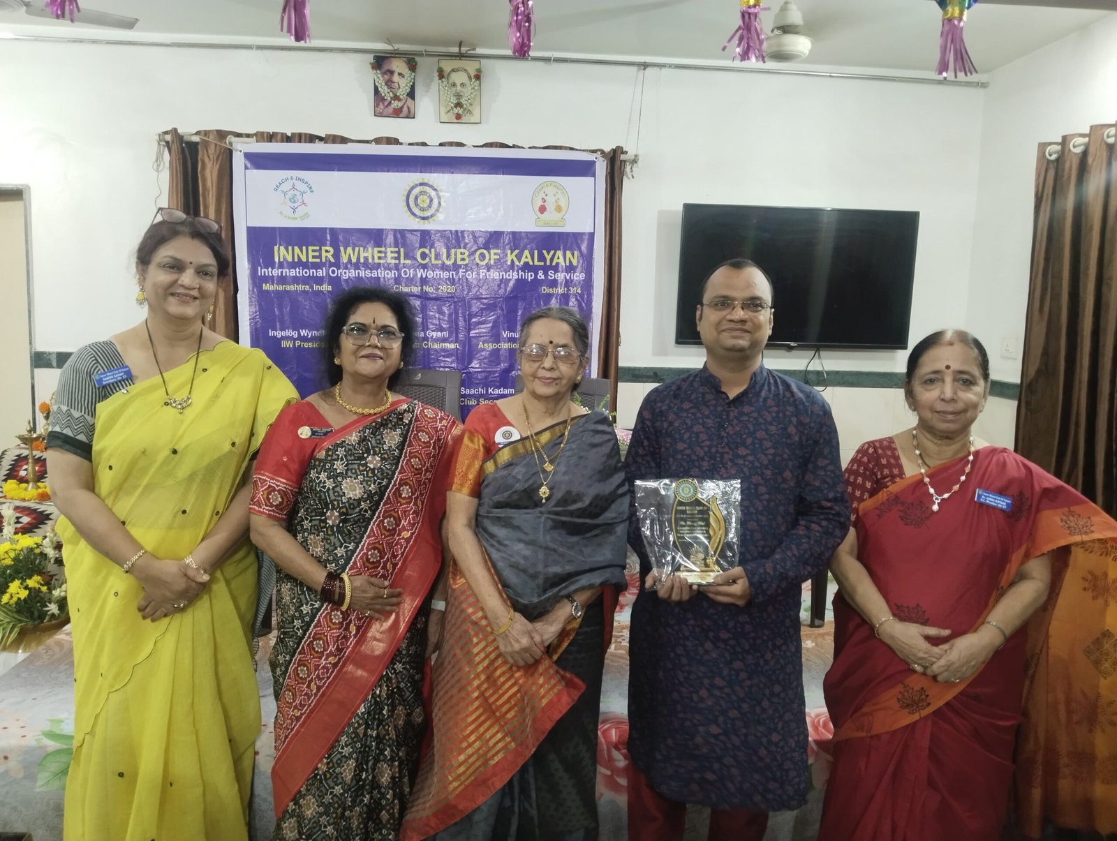 मनोज माळी यांना ‘आदर्श शिक्षक’ पुरस्कार प्रदान