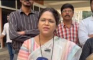 दोन दिवसांतच रस्ता पुन्हा खड्ड्यात; महिला नगरसेविकांचा अनोखा निषेध