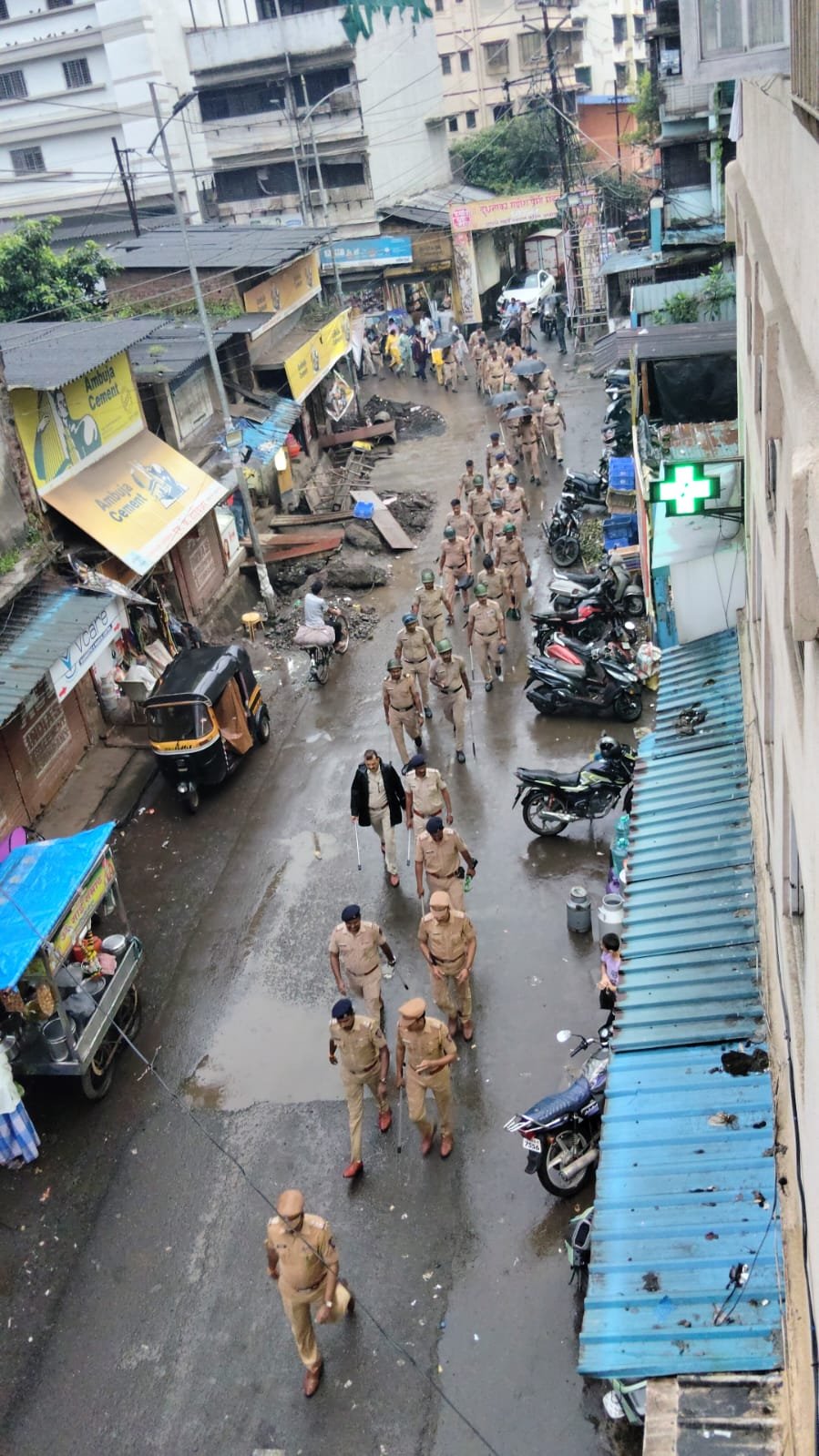 गणेशोत्सवाच्या पार्श्वभूमीवर कल्याणमध्ये पोलिसांचा रूट मार्च