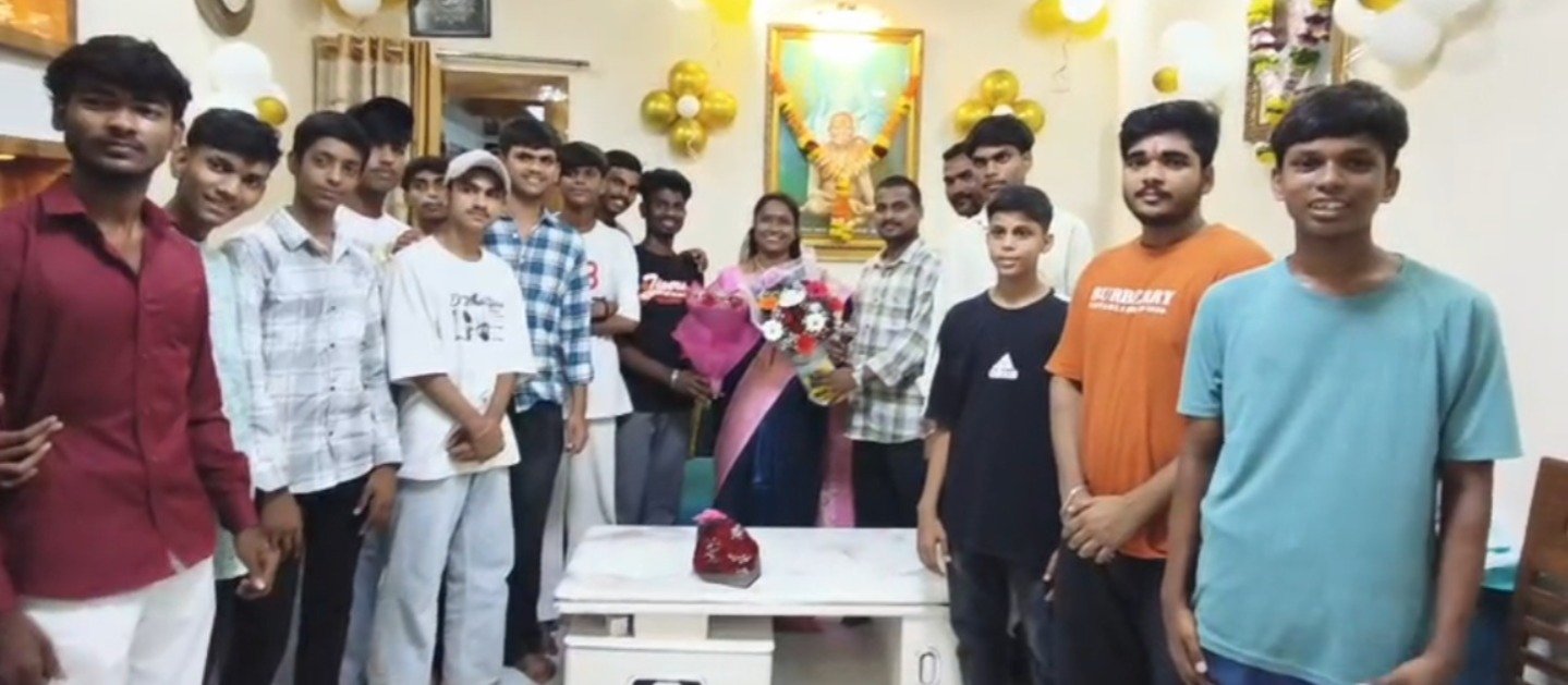 वाढदिवसाचा थाटमाट टाळून रेखा चौधरींचा दुष्काळग्रस्त शेतकऱ्यांना मदतीचा हात