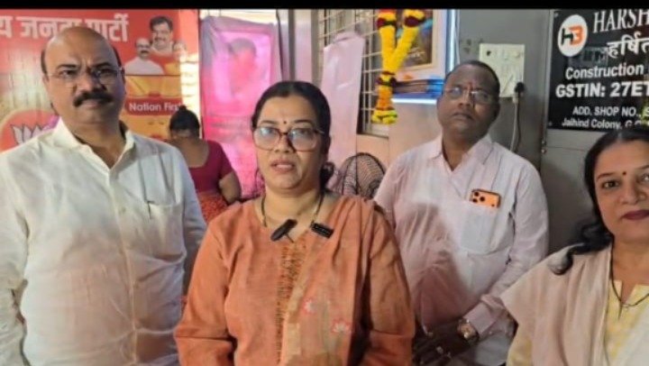 शासकीय योजना तुमच्या दारी; हृदयनाथ भोईर, हर्षदा भोईर यांचा पुढाकार
